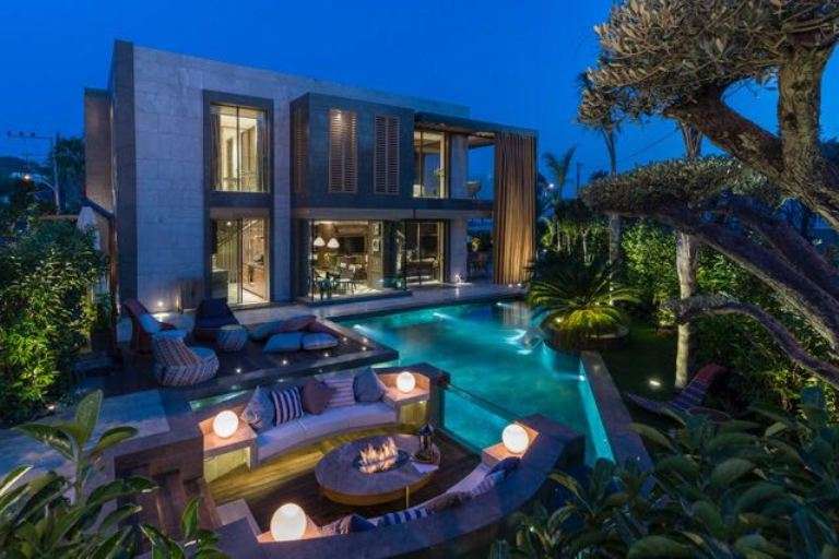 Beach Front Luxury Villas - Bitez - Landscaped grardens