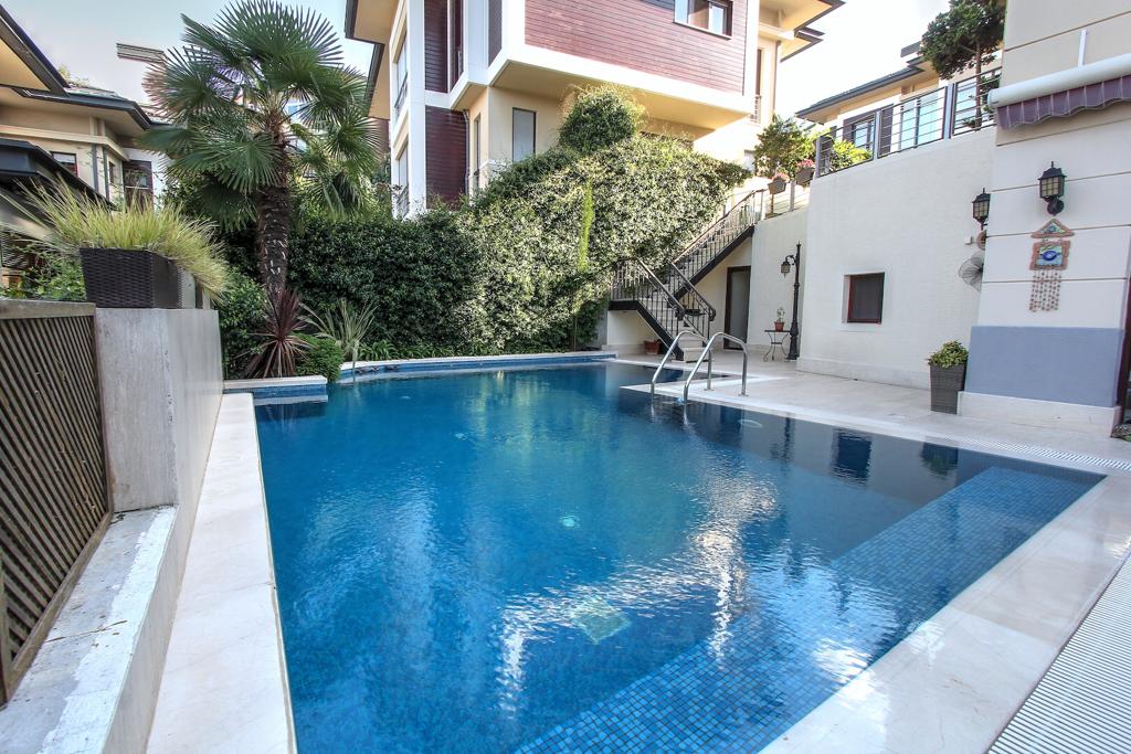 Prestigious Luxury Istanbul Villa - Private pool