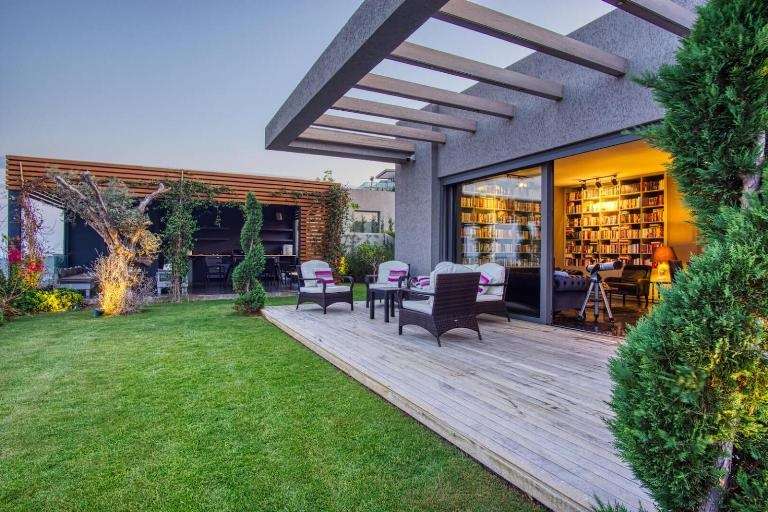 Sea View Bungalows - Bitez, Bodrum - Lush landscaped gardens