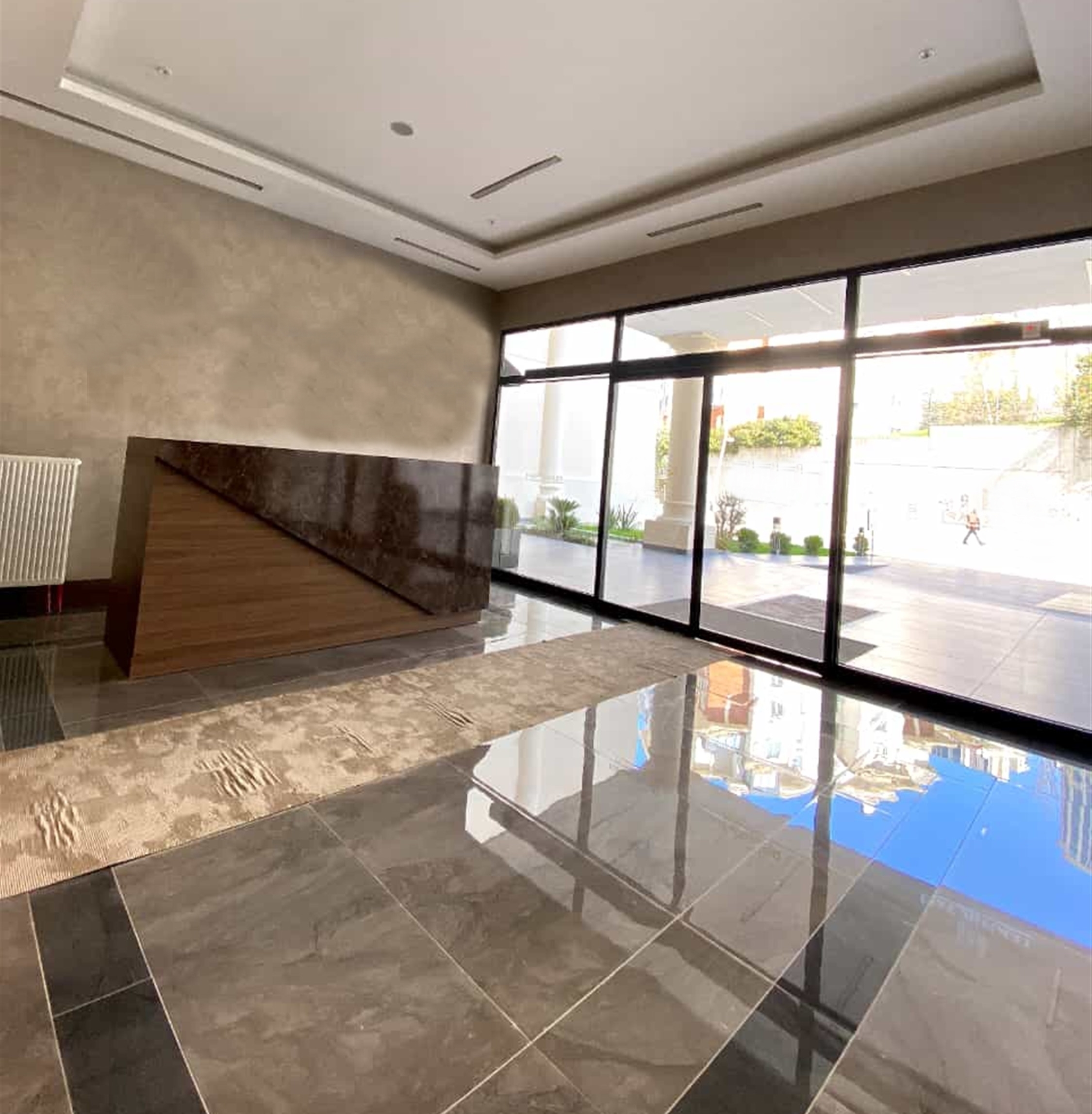 Rental Guarantee Istanbul Apartments - Huge entrance hallway