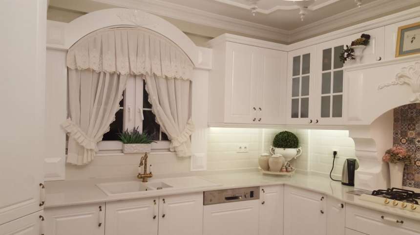 Stunning Fethiye Town Luxury Villa - Shaker kitchen