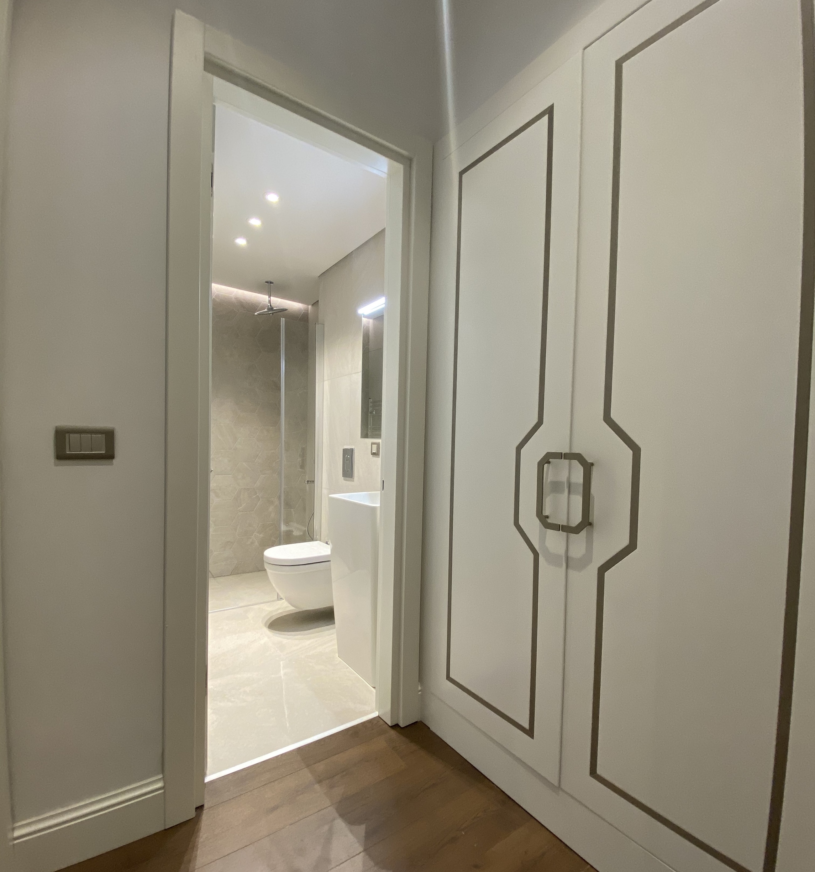 Off-Plan Luxury Istanbul Central Property For Sale - Hallway through to the bathroom