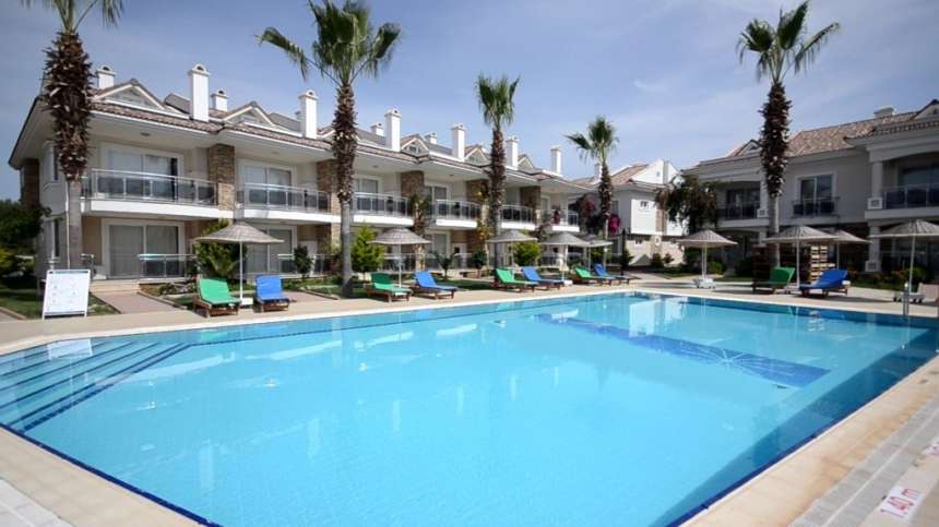 2-Bed Calis Apartment - Large walk-in pool