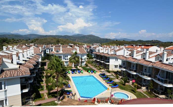 Modern 1-Bed Calis Apartment - Mountain views