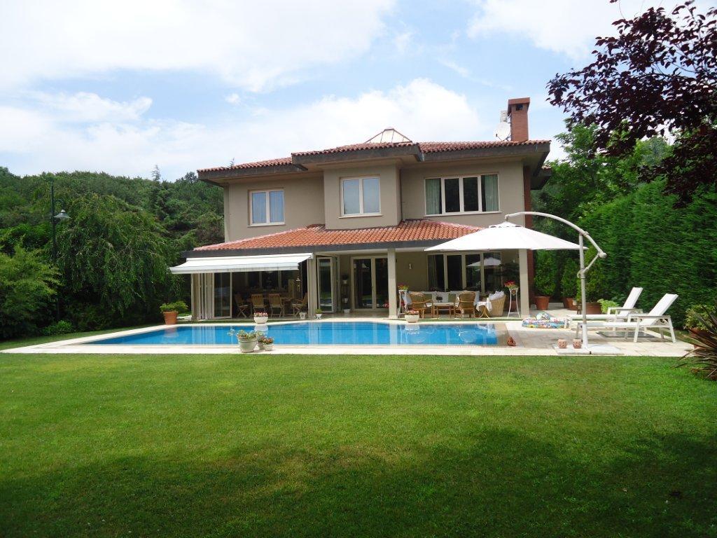 Prestigious Luxury Istanbul Villa - Private pool and gardens