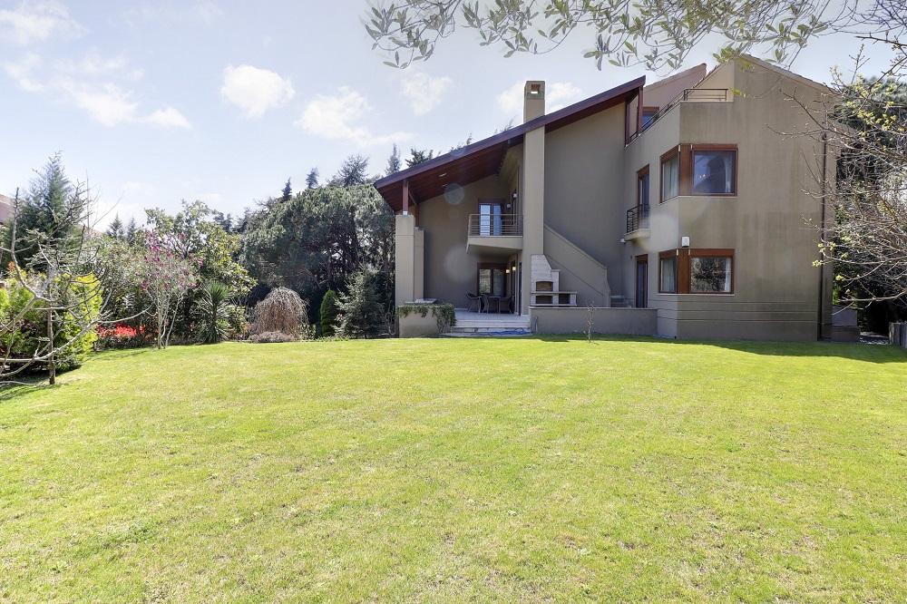 Prestigious Luxury Istanbul Villa - Vast private gardens