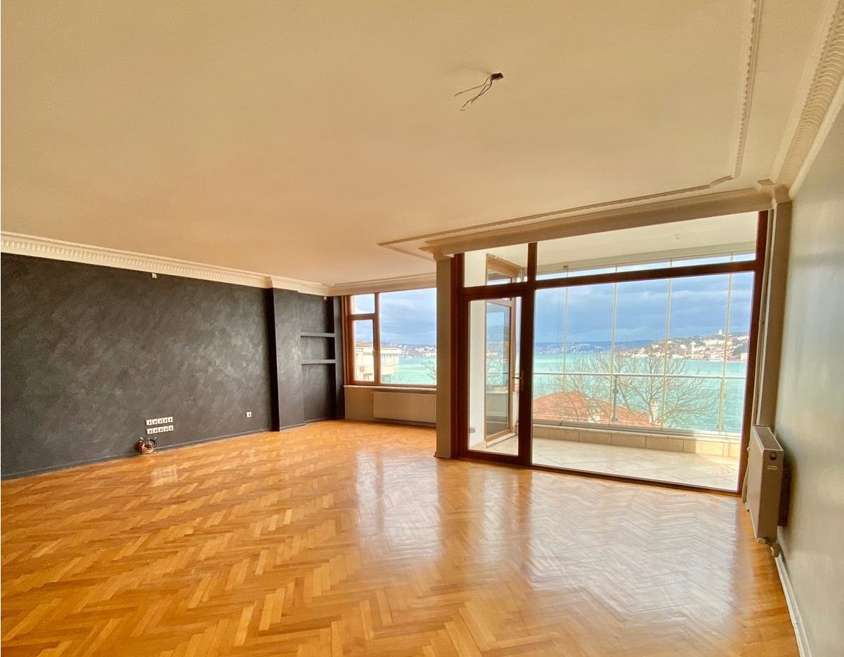 Bosphorus Sea View Apartment - Spacious lounge/diner