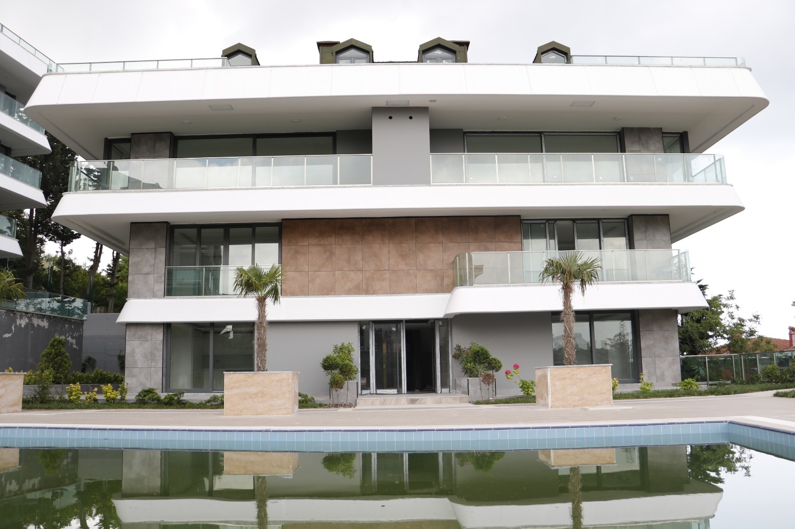 New Sea View Istanbul Apartments - Low rise complex