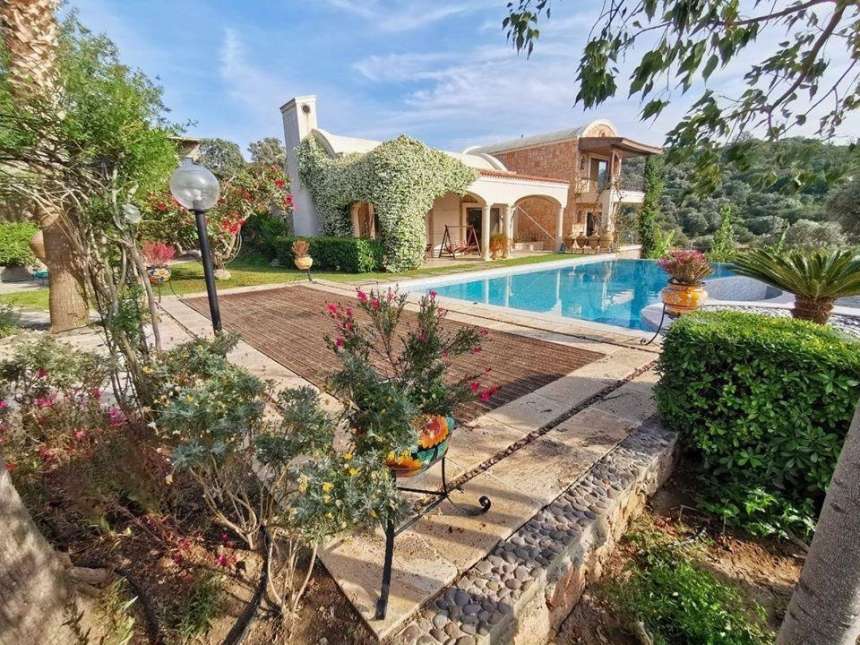 Marina Villa In Yalikavak - Vast private gardens