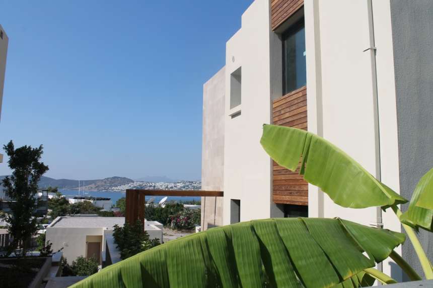 Bodrum Town Sea View Villas - Shaded entrance terrace