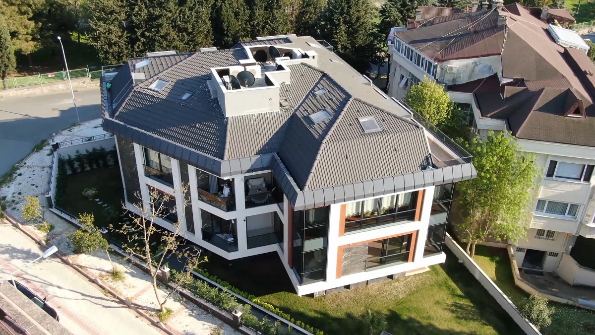 4-Bed Luxury Istanbul Apartment - Small boutique complex