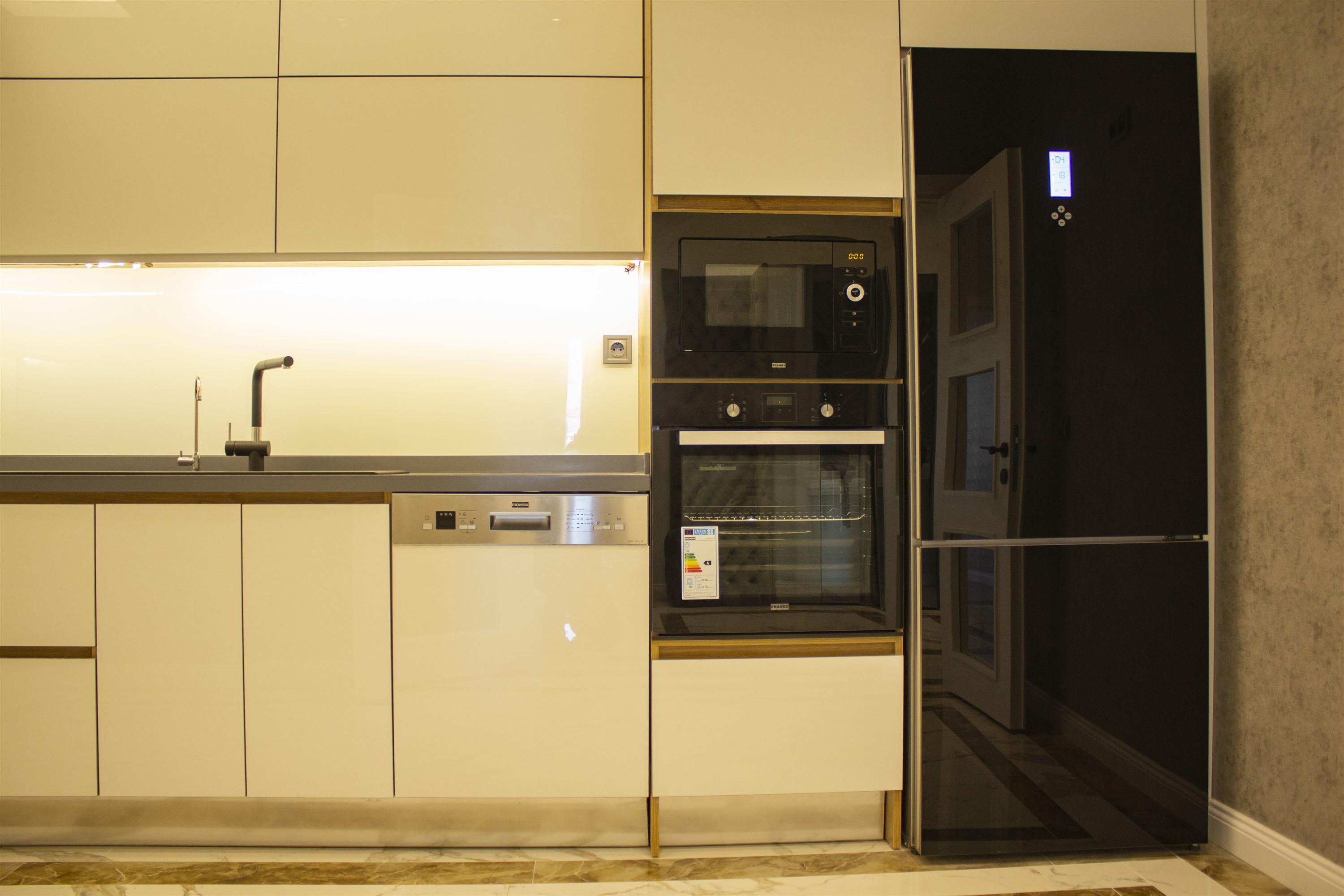 Modern Investment Apartments - Istanbul - Modern fitted kitchens