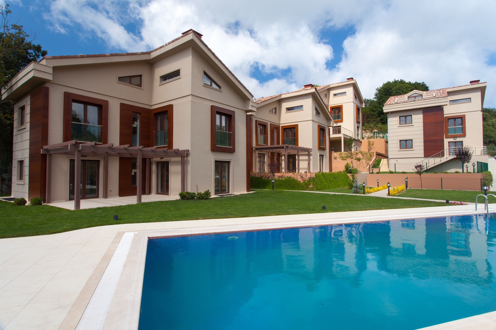 Zekeriyakoy top spec villas - exterior with pool