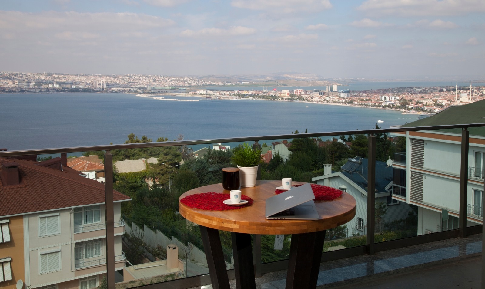 Luxury Sea View Istanbul Apartments - Sea and lake views