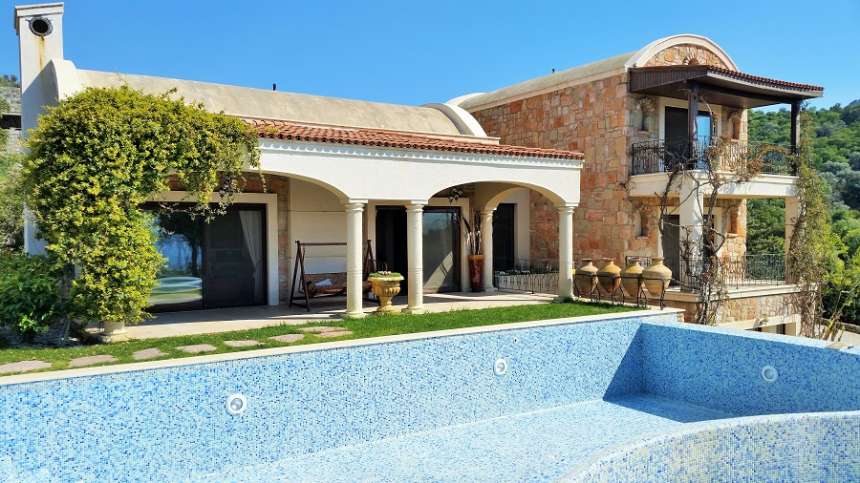 	 Exquisite Yalikavak 4-bed villa - Rear exterior and pool