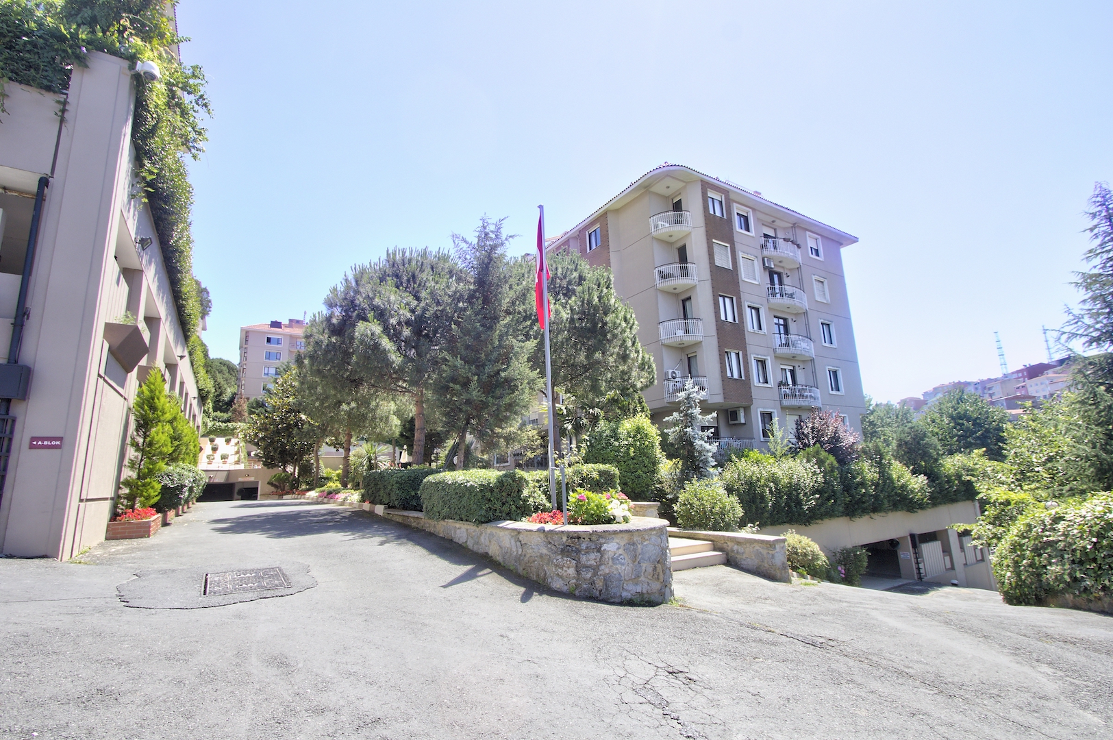 Prestigious 5-Bed Istanbul Apartment - Elite private complex