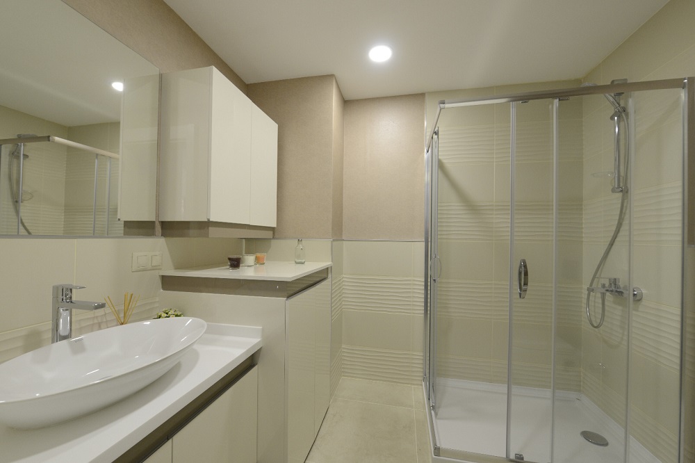 Sea View Asian Istanbul Apartments - Fully tiled modern shower rooms