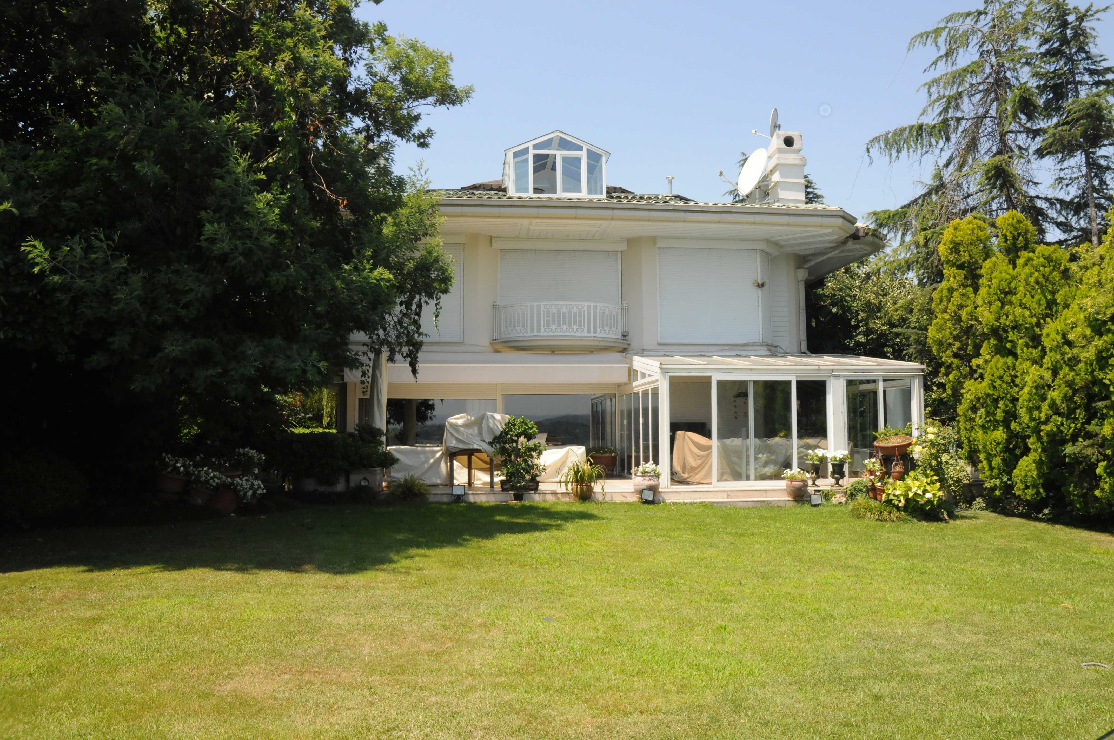 Bosphorus view villa Ulas, Besiktas - Rear view