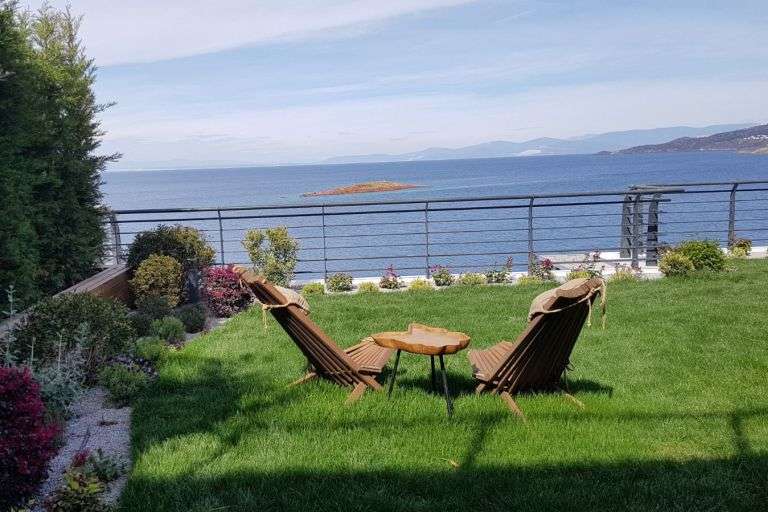 Sea Front Yalikavak Apartments - Private gardens