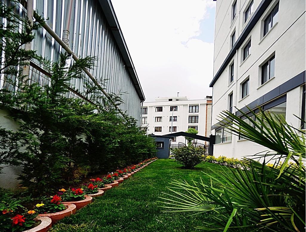Affordable 2-Bed Istanbul Apartments - Lush communal gardens