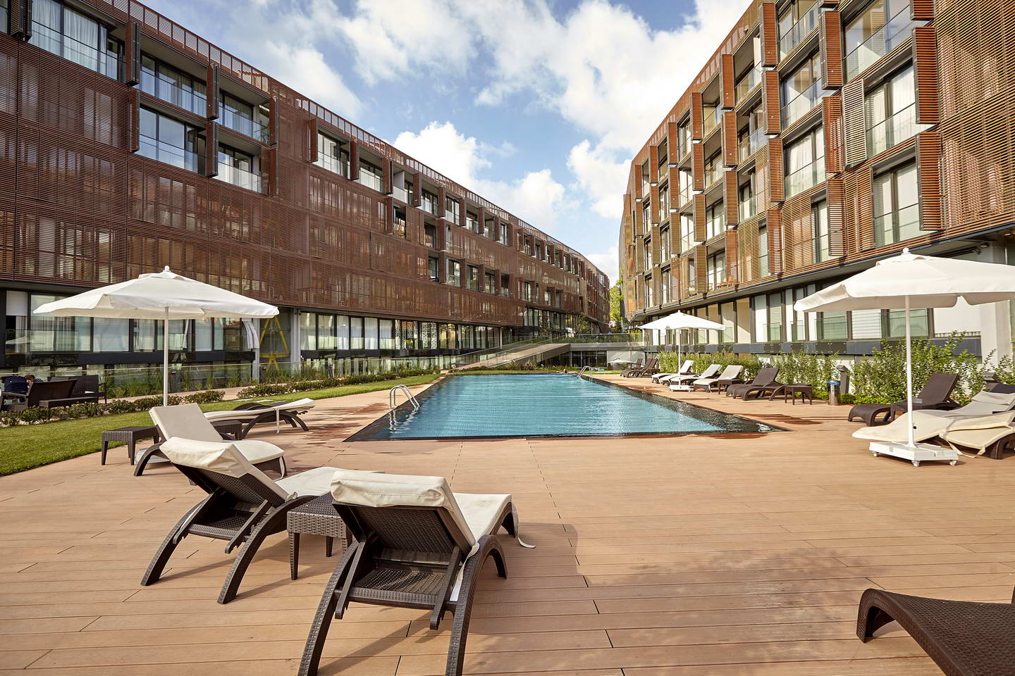 Key Ready Istanbul Nature View Apartments - Outdoor pool and sun terraces