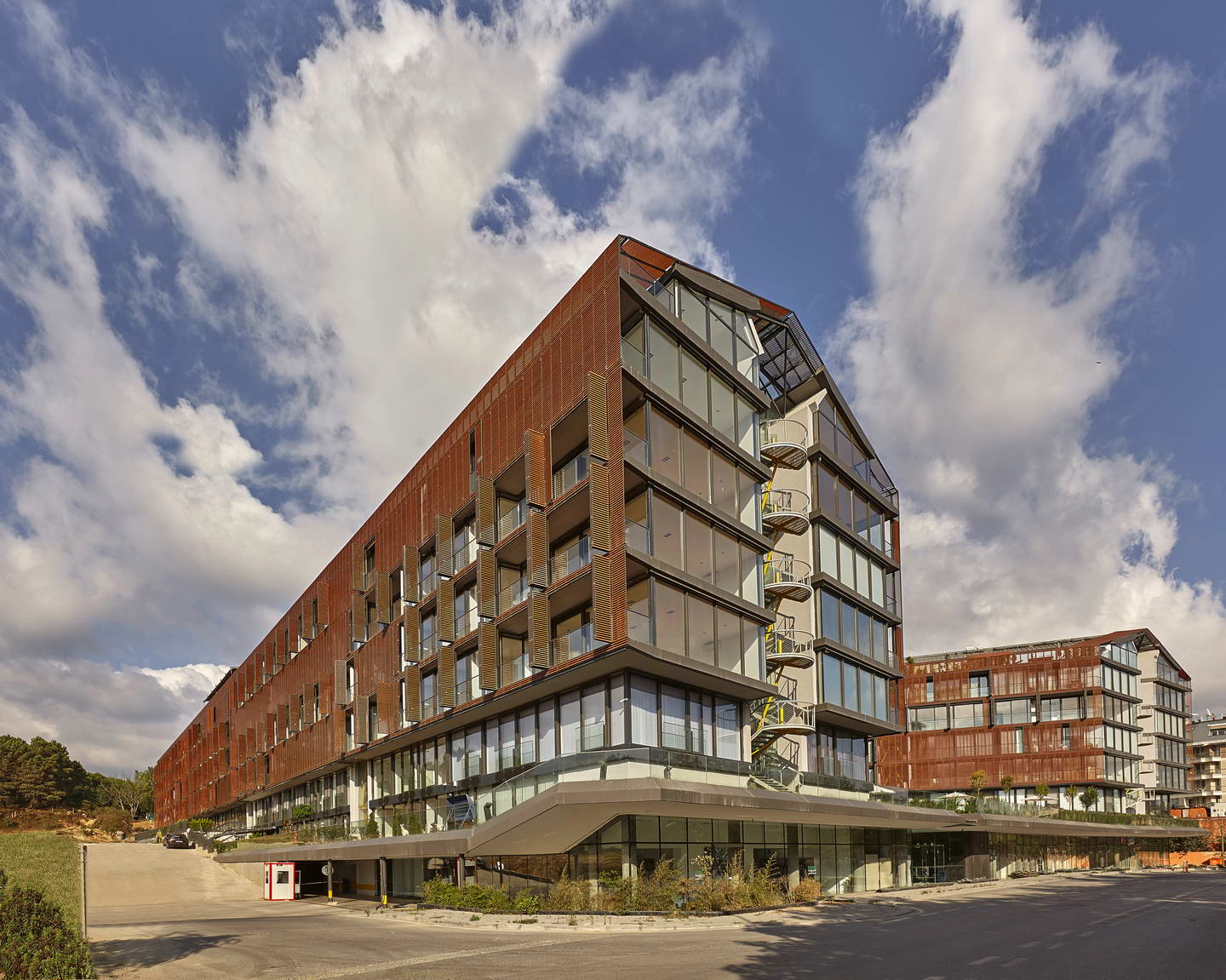 Key Ready Istanbul Nature View Apartments - Glass facade