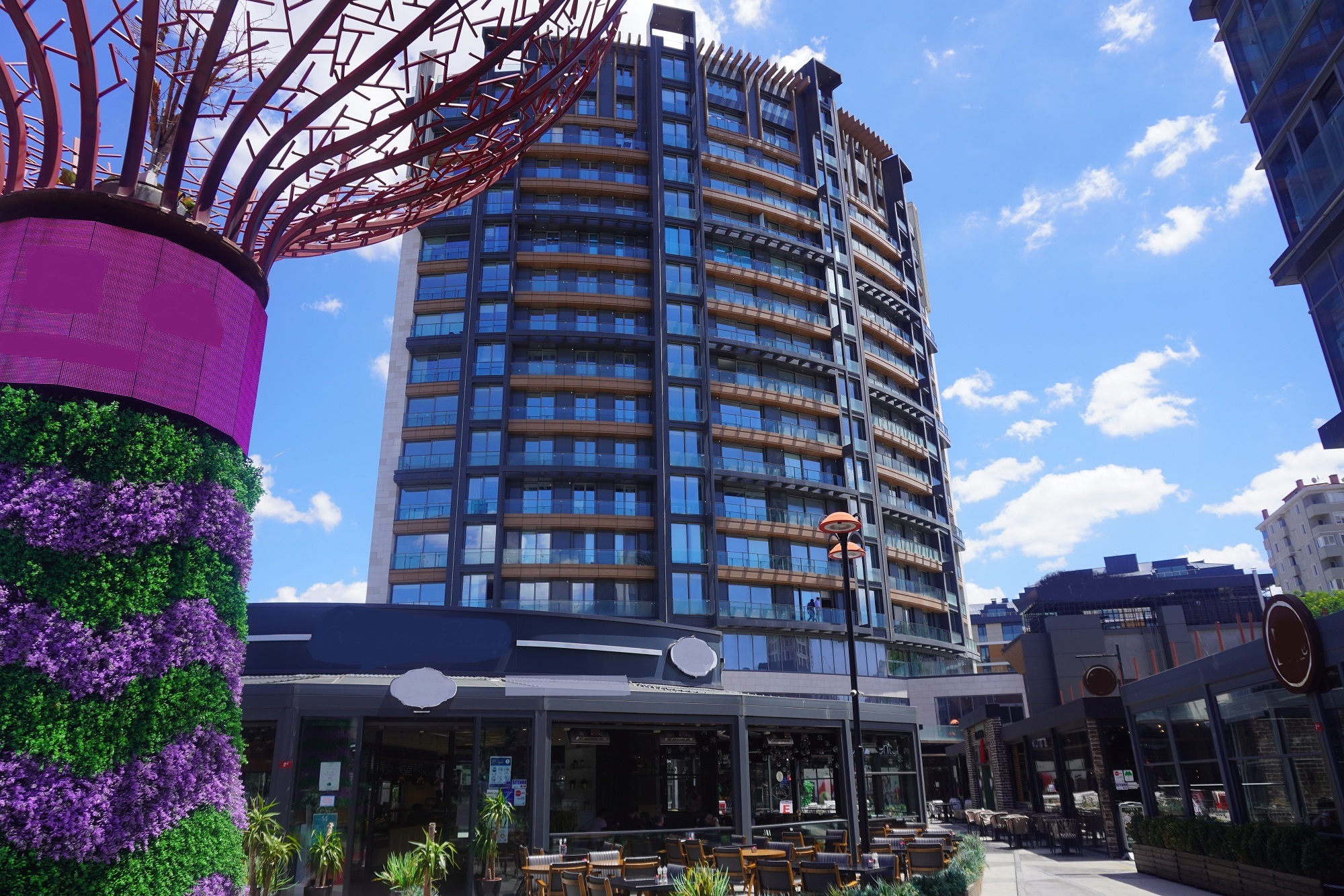 Asian Istanbul Luxury Apartments - Sea Views - Shops cafes and restaurants