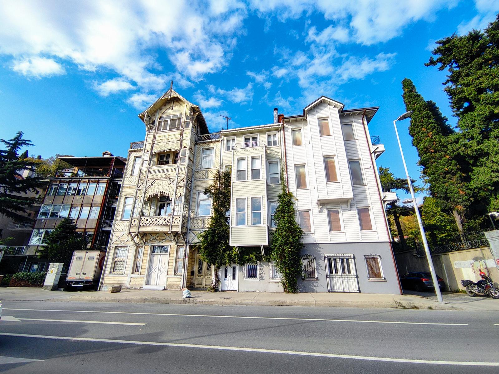 Sea Front Prestigious Istanbul Apartment - Ottoman building
