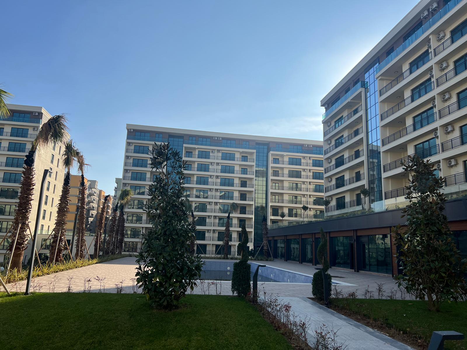 Lake View Apartments In Istanbul - Modern Complex