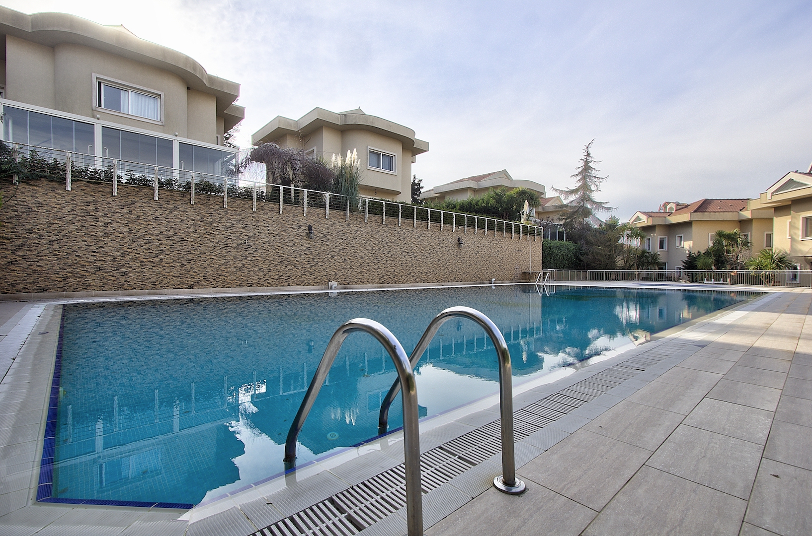 Spacious Nature View Istanbul Villa - Pool area