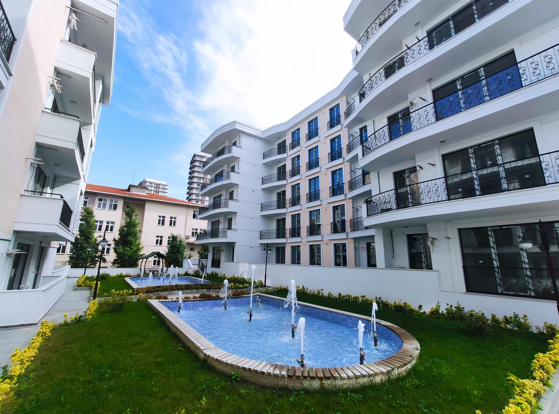 Affordable Modern Istanbul Aparmtents - Ornamental pools and fountains