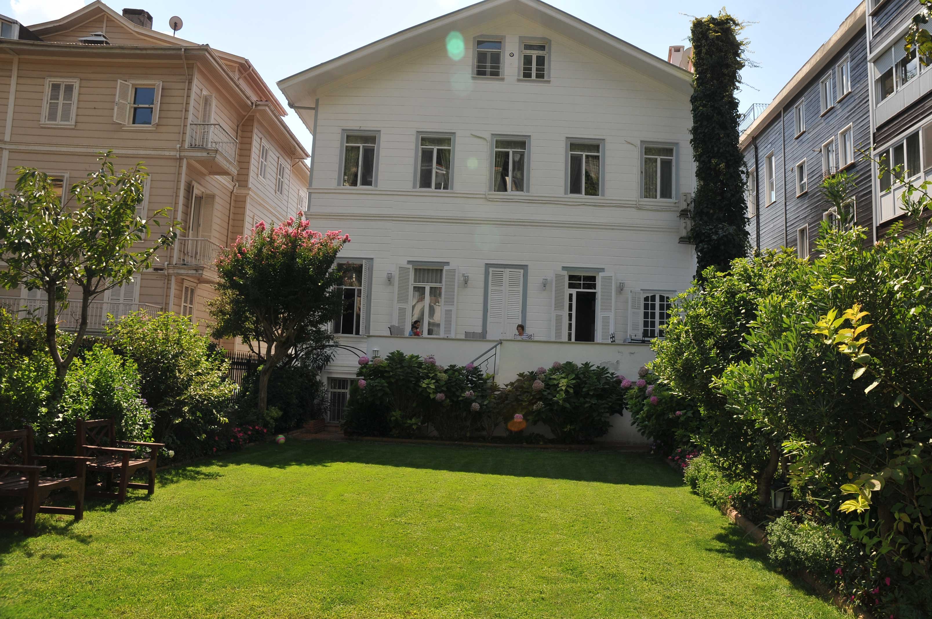 Istanbul Yali House For Sale Right By The Sea - Exterior rear view