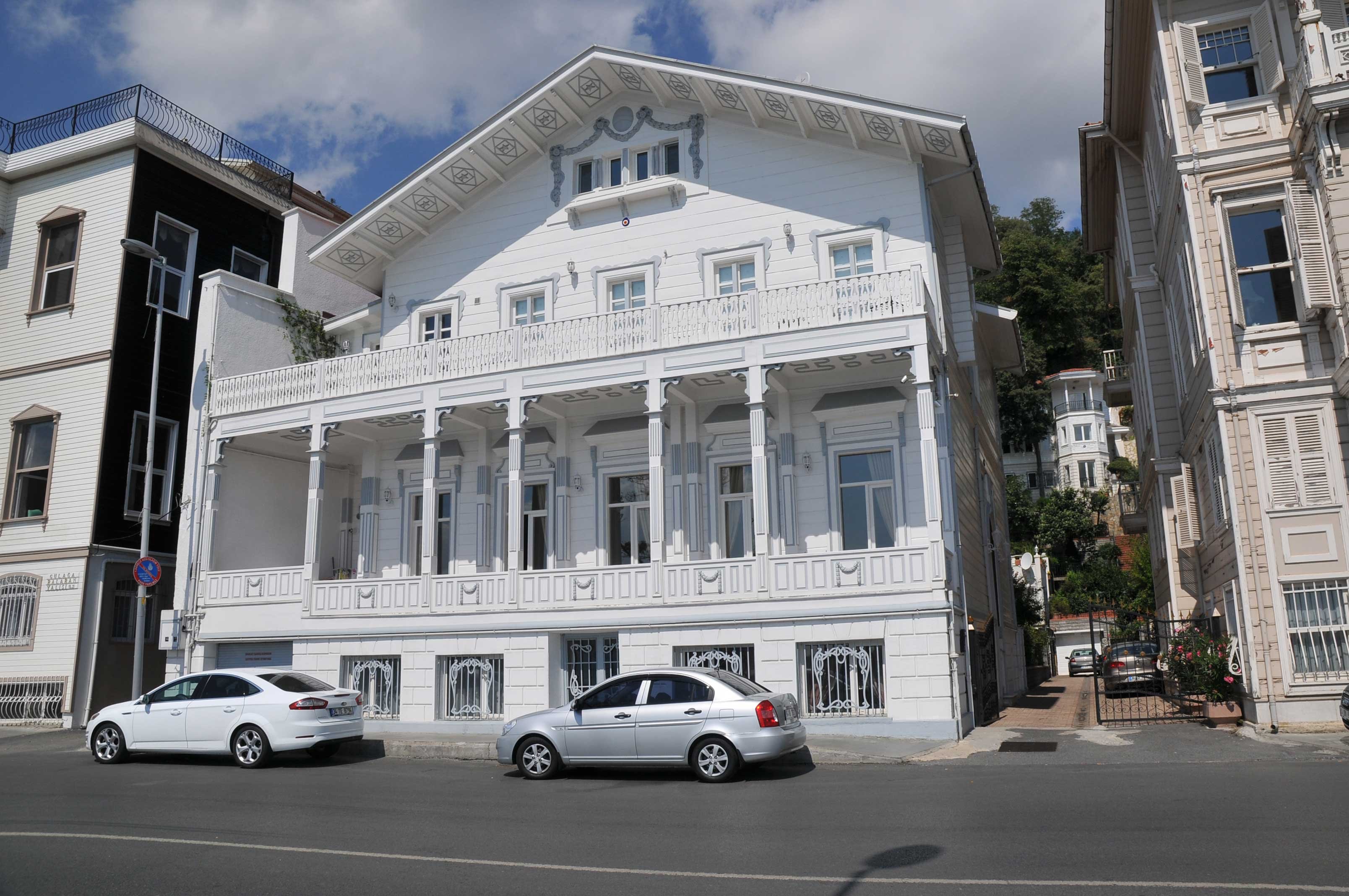 	 Istanbul Yali House For Sale Right By The Sea - Exterior front view