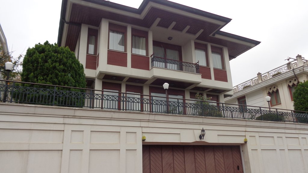 	 Luxury Istanbul Sea View House For Sale, Emirgan - exterior showing garage