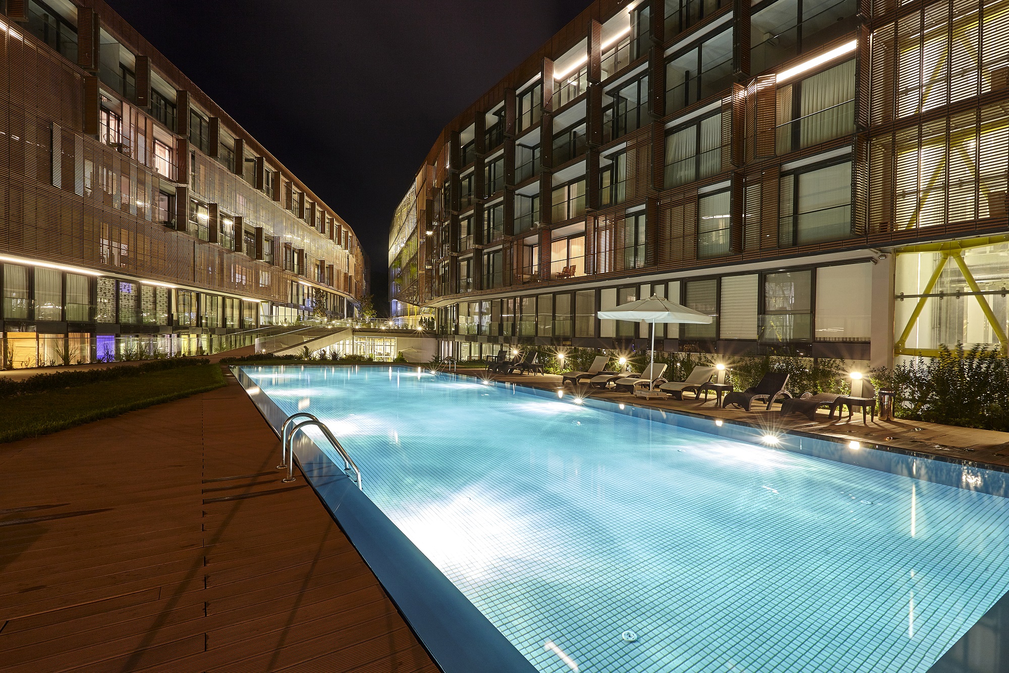 Turnkey Luxury Istanbul Apartments - Large outdoor pool