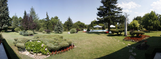 Farmhouse for Sale in Kemerburgaz, Istanbul - gardens