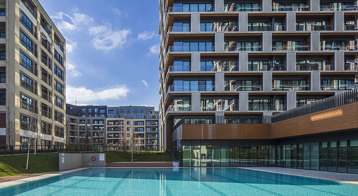 New Luxury Istanbul Apartments - Outdoor pool