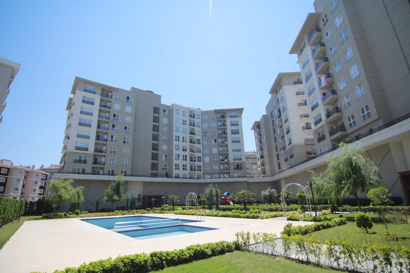 Modern Turnkey Istanbul Apartments - Communal swimming pool