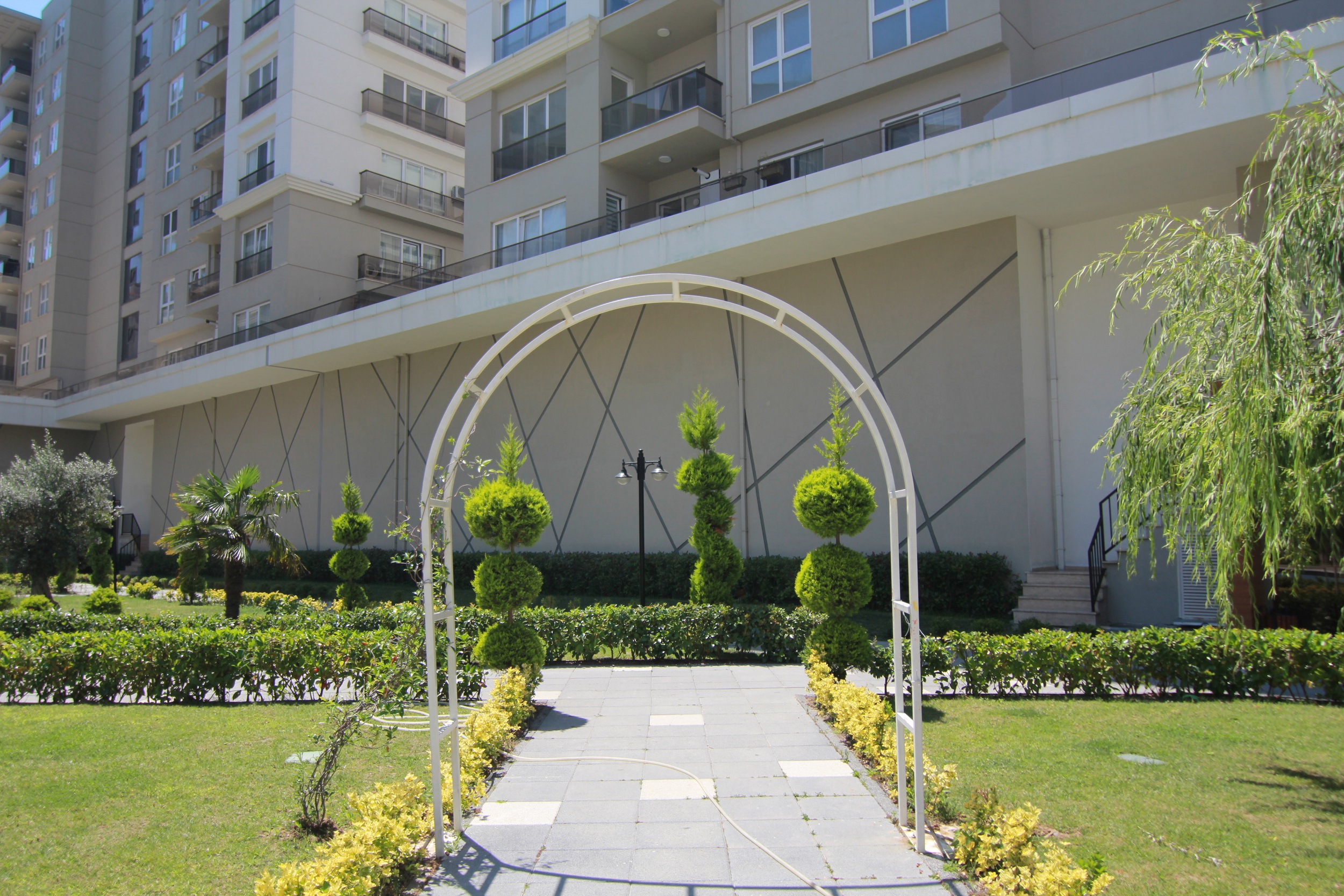 Modern Turnkey Istanbul Apartments - Landscaped gardens