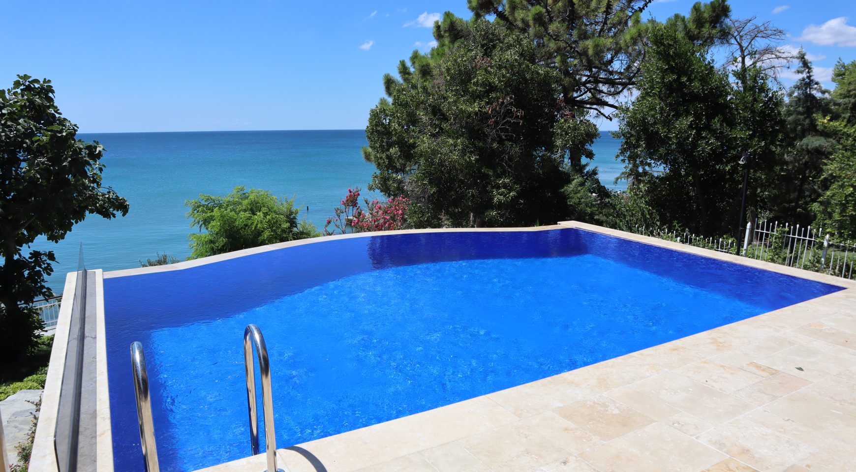 Istanbul Sea Front Marina Villa - Infinity pool