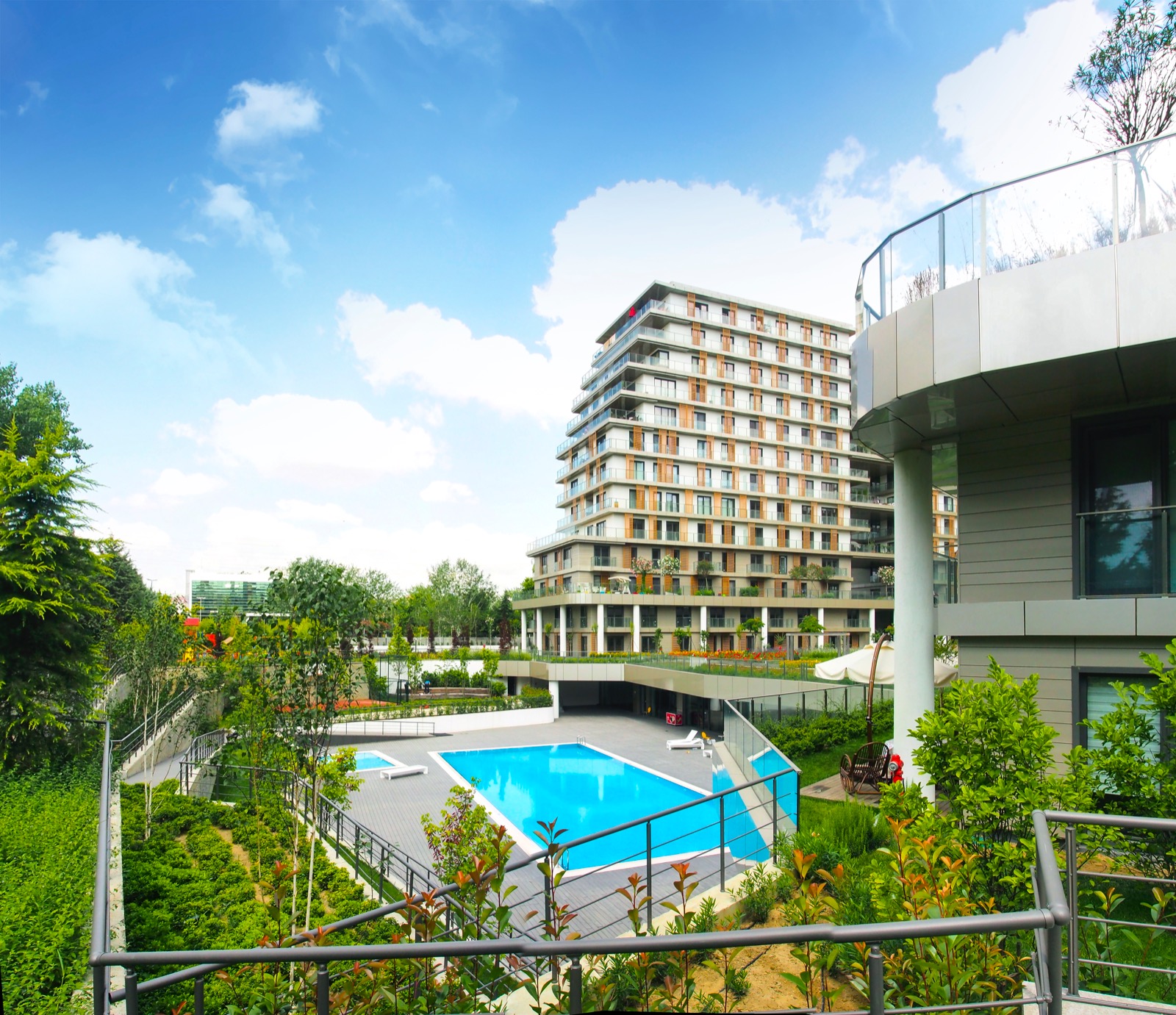 New Istanbul Smart Home Apartments - Landscaped gardens