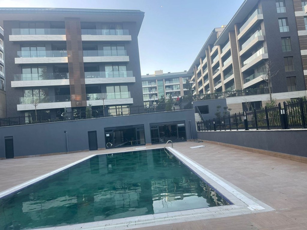 Luxury Istanbul Apartments- Outdoor Pool