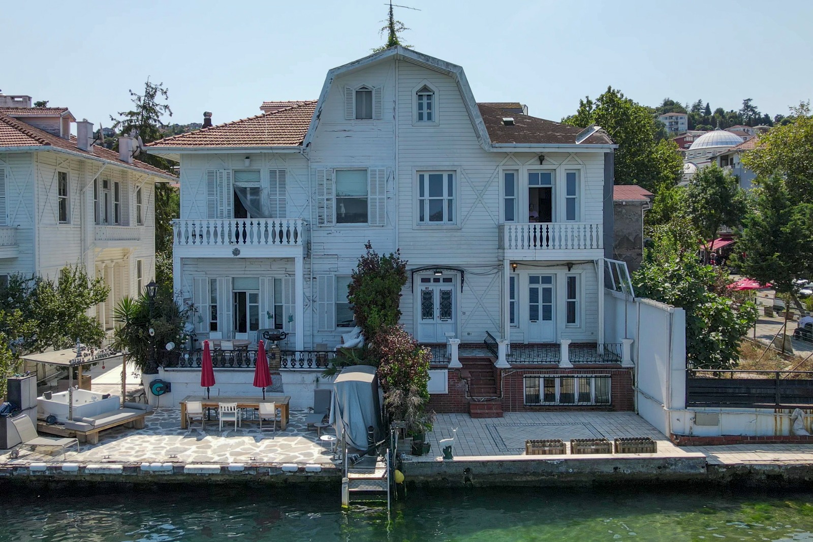 Asian Istanbul Sea Front Villa - Semi-Detached with private mooring