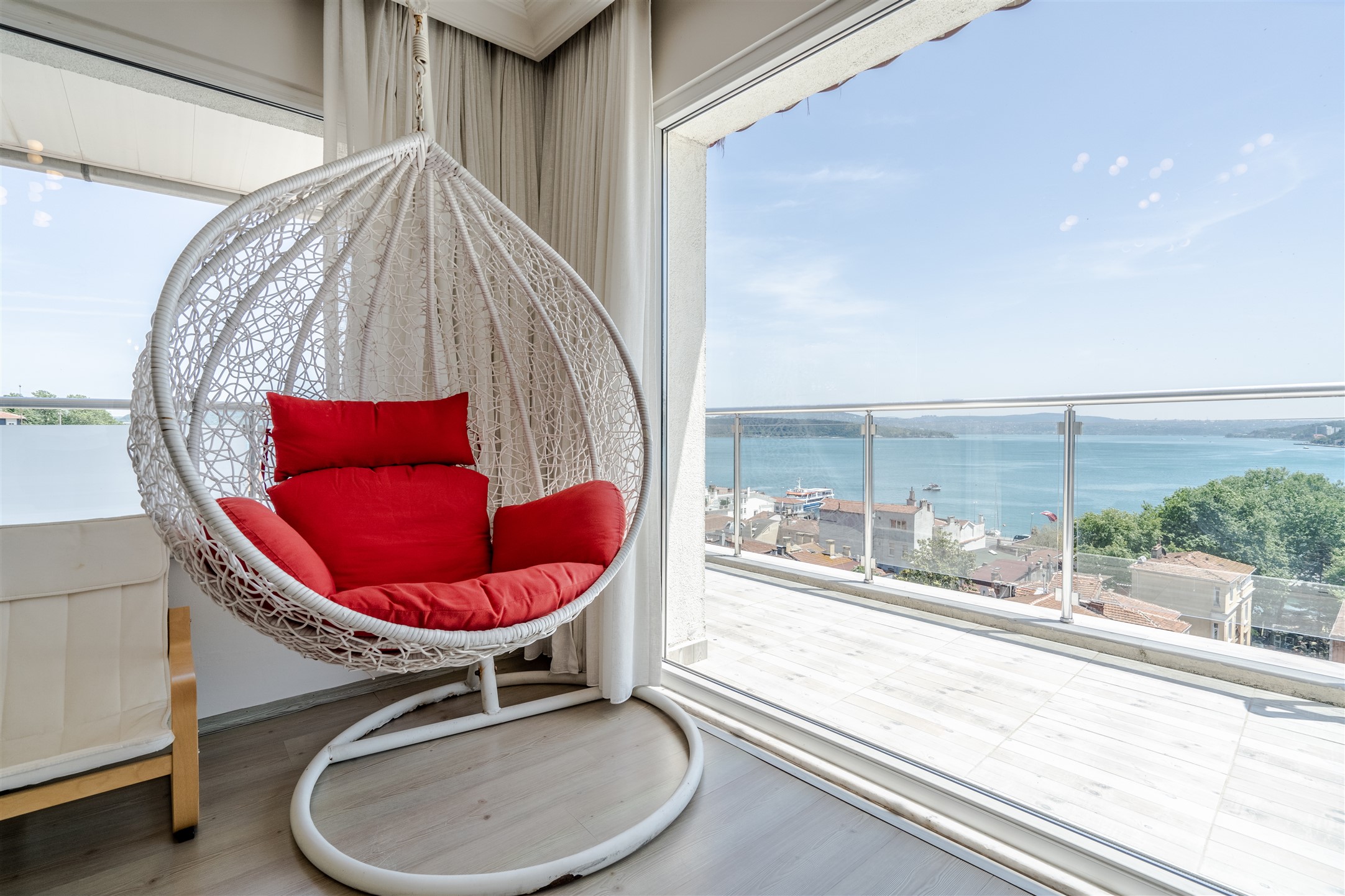 Bosphorus View Istanbul Penthouse - Sea views from within