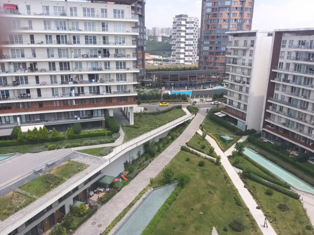 Modern 2-Bed Istanbul Apartment - Established modern complex