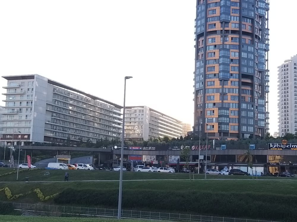 Modern 2-Bed Istanbul Apartment - Shopping on-site