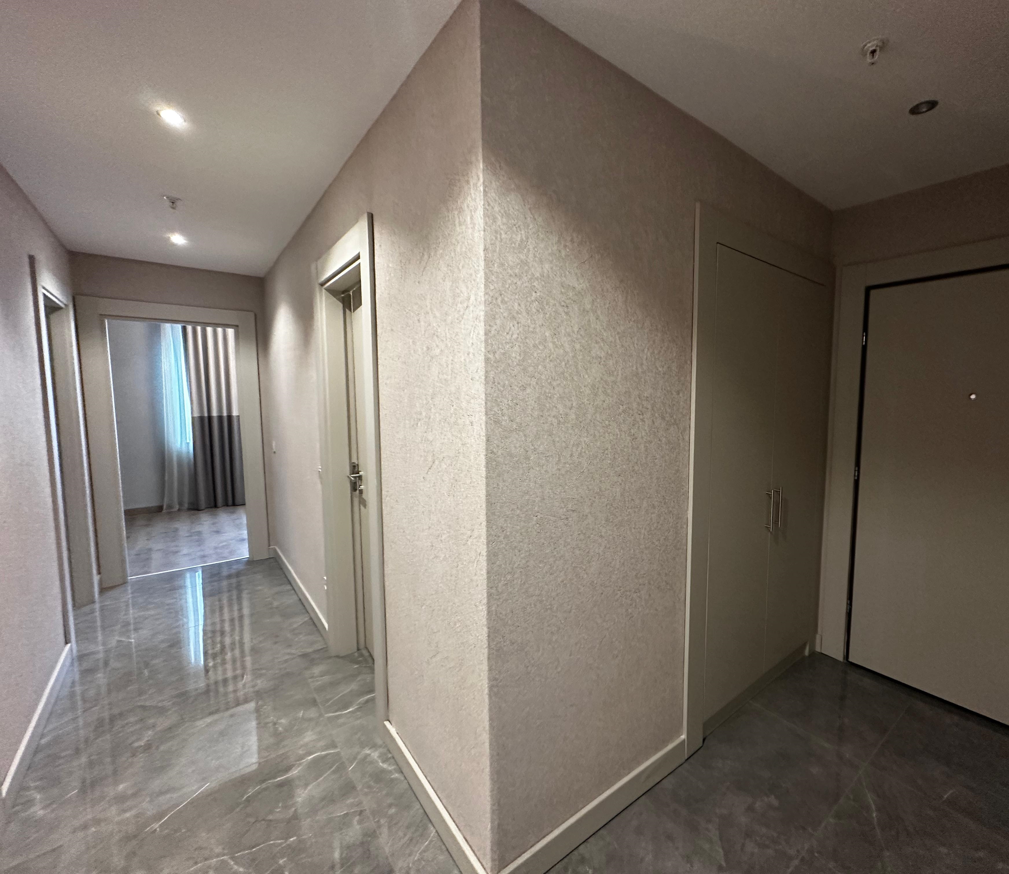 Asian Istanbul Sea View Apartments - Kartal - Apartment hallway