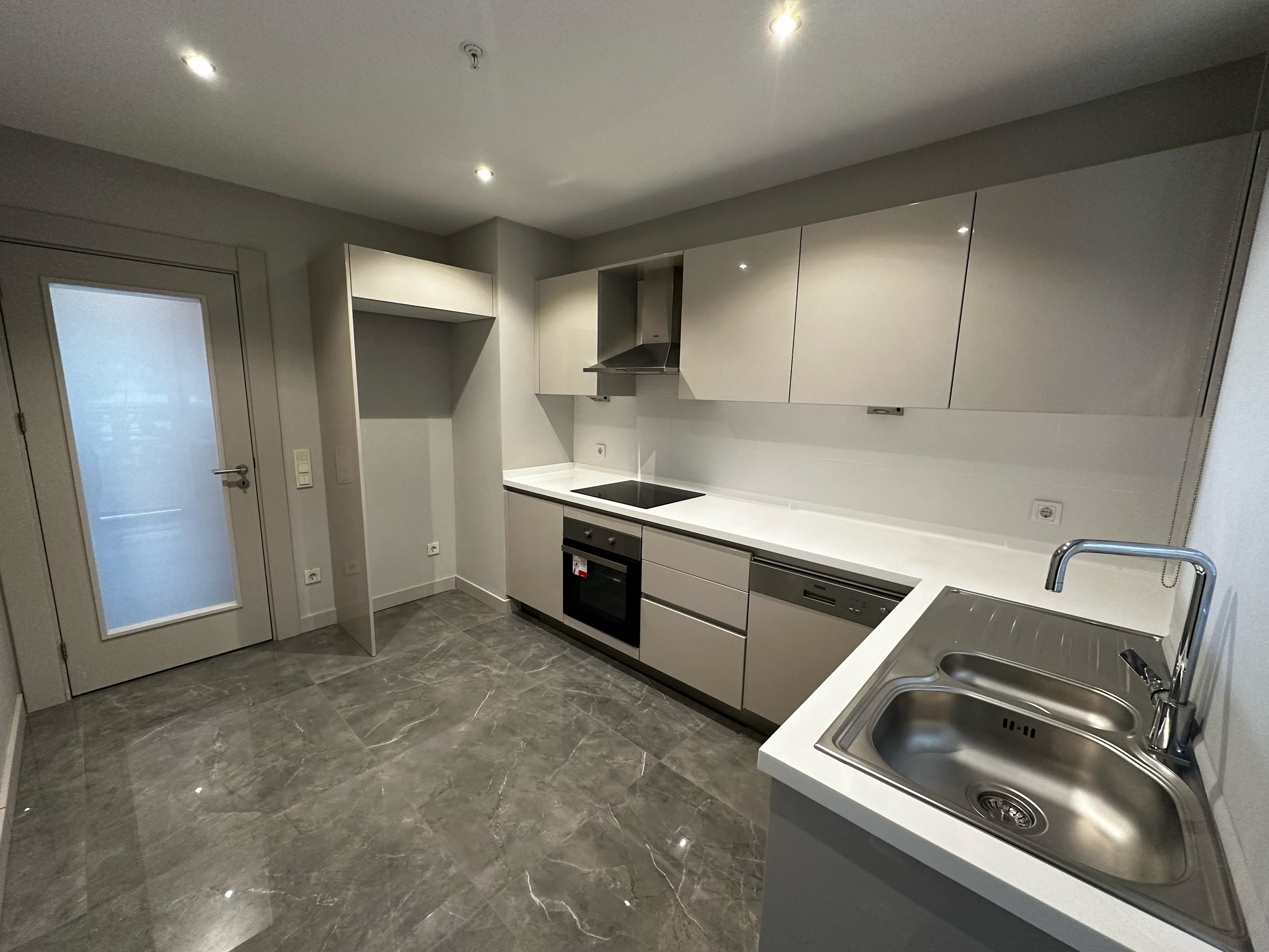 Asian Istanbul Sea View Apartments - Kartal - Modern kitchen