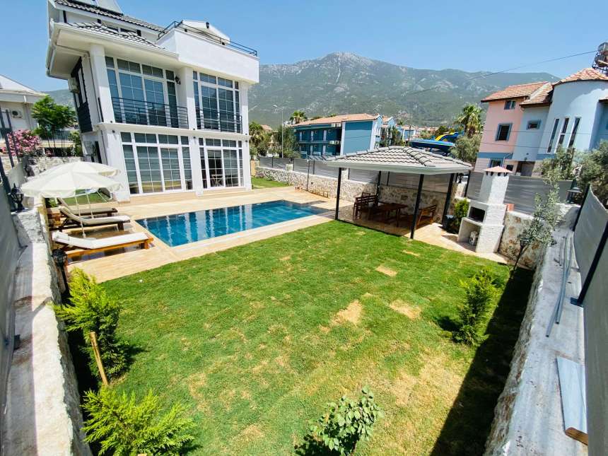 Private 3-Bed Luxury Ovacik Villa - BBQ and seating area