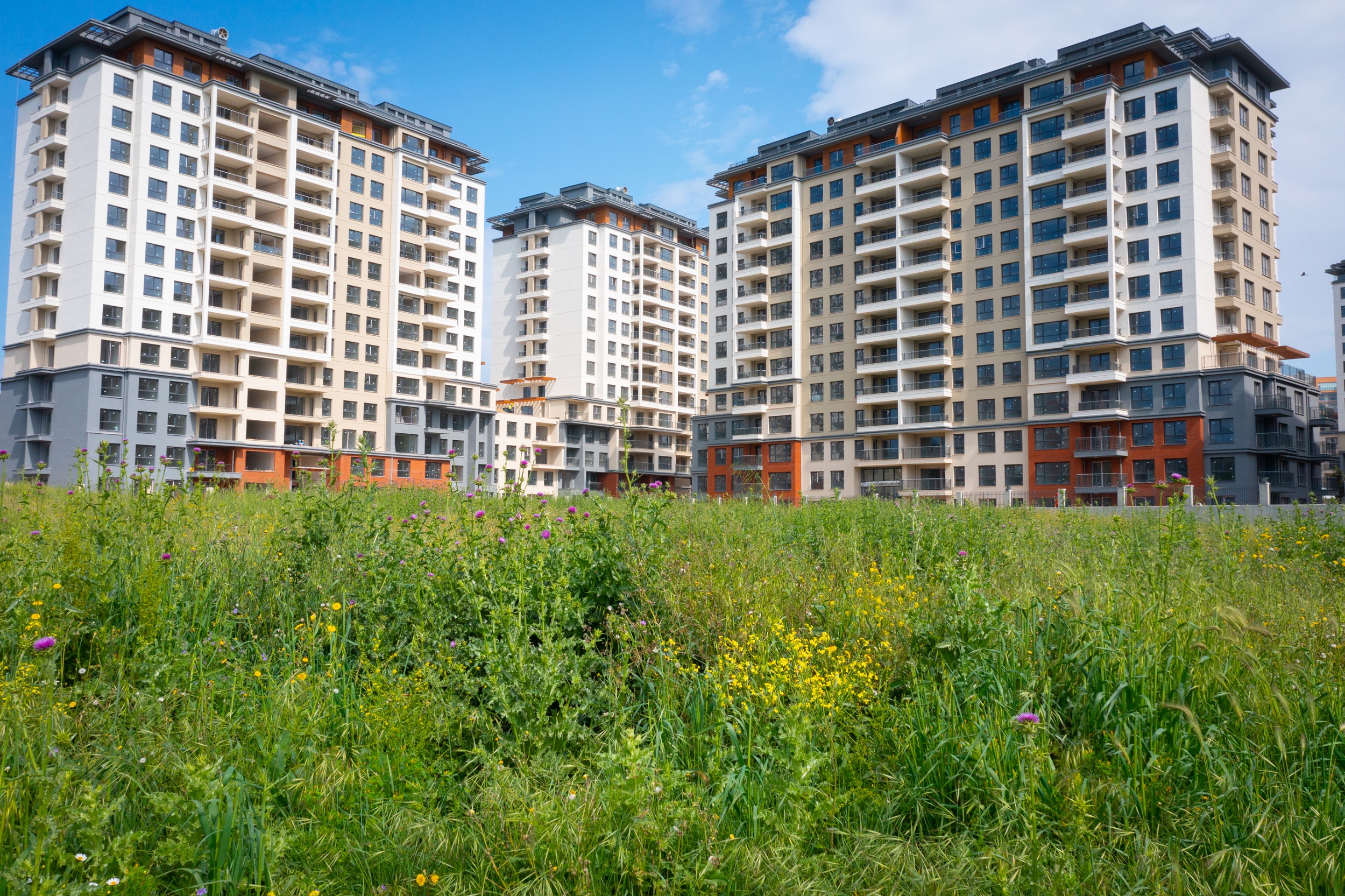 Istanbul Property For Sale Beylikduzu West Marina - Vast communal gardens